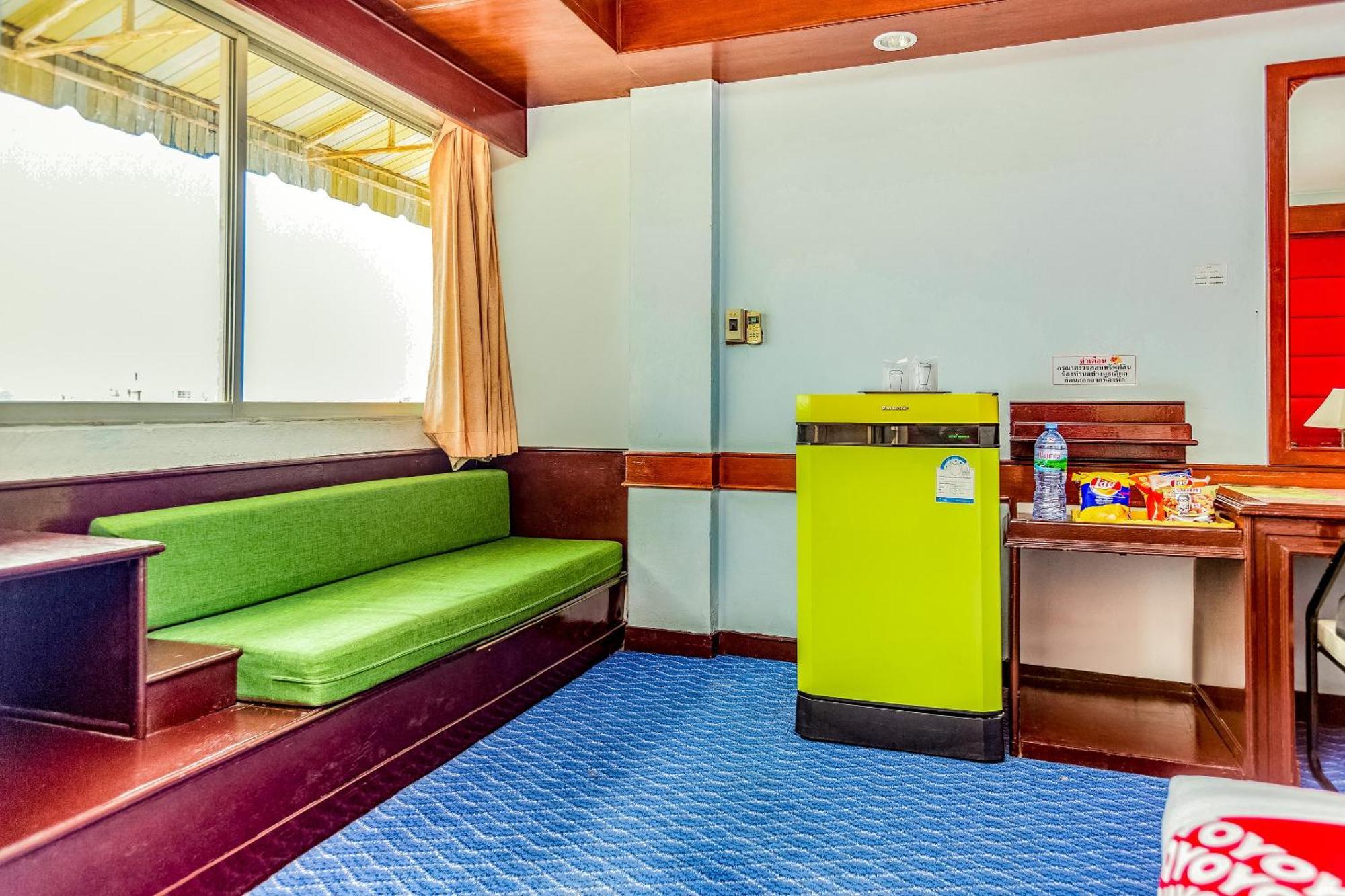 Oyo 441 Grand Thara Hotel Surat Thani Exterior foto