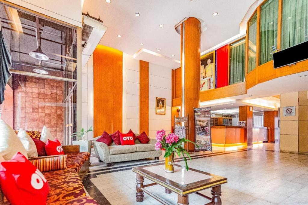 Oyo 441 Grand Thara Hotel Surat Thani Exterior foto